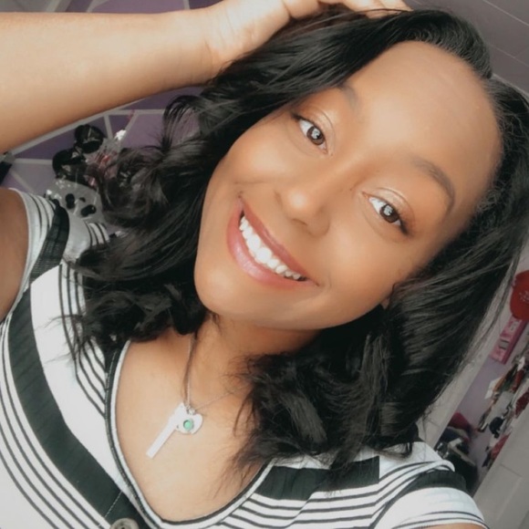 Meet your Posher, Eboni - Picture 2 of 5